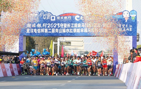 巴萨主帅突然去世，足坛惋惜