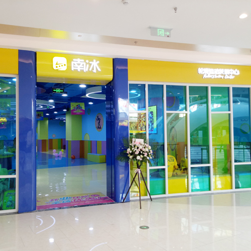 巴萨球员联手赞助慈善活动