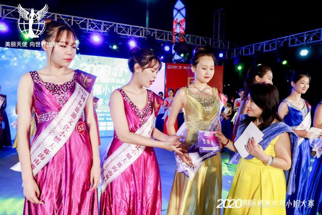 女篮今日再战：斗士们助力争夺胜利