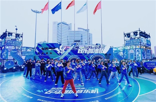 曼联曼城紧张交锋:足球巨头之争再度点燃 曼联曼城紧张交锋:足球巨头之争再度点燃