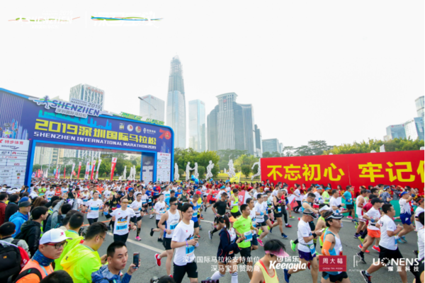 美国足球:备战冬训营,力争夺得冠军! 美国足球:备战冬训营,力争夺得冠军!