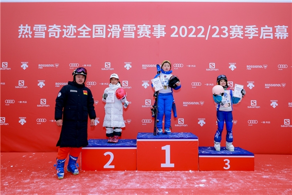 梅西于2004年加盟巴萨