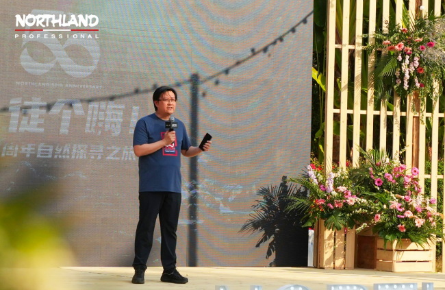 曼联捧杯获欧洲优胜者杯冠军! 曼联捧杯获欧洲优胜者杯冠军!