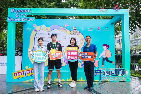 曼彻斯特德比:曼联与曼城决斗现场震撼呈现 曼彻斯特德比:曼联与曼城决斗现场震撼呈现