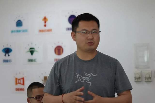 巴萨门将新赛季队服亮相! 巴萨门将新赛季队服亮相!